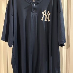 New York Yankees Navy Blue Shirt
